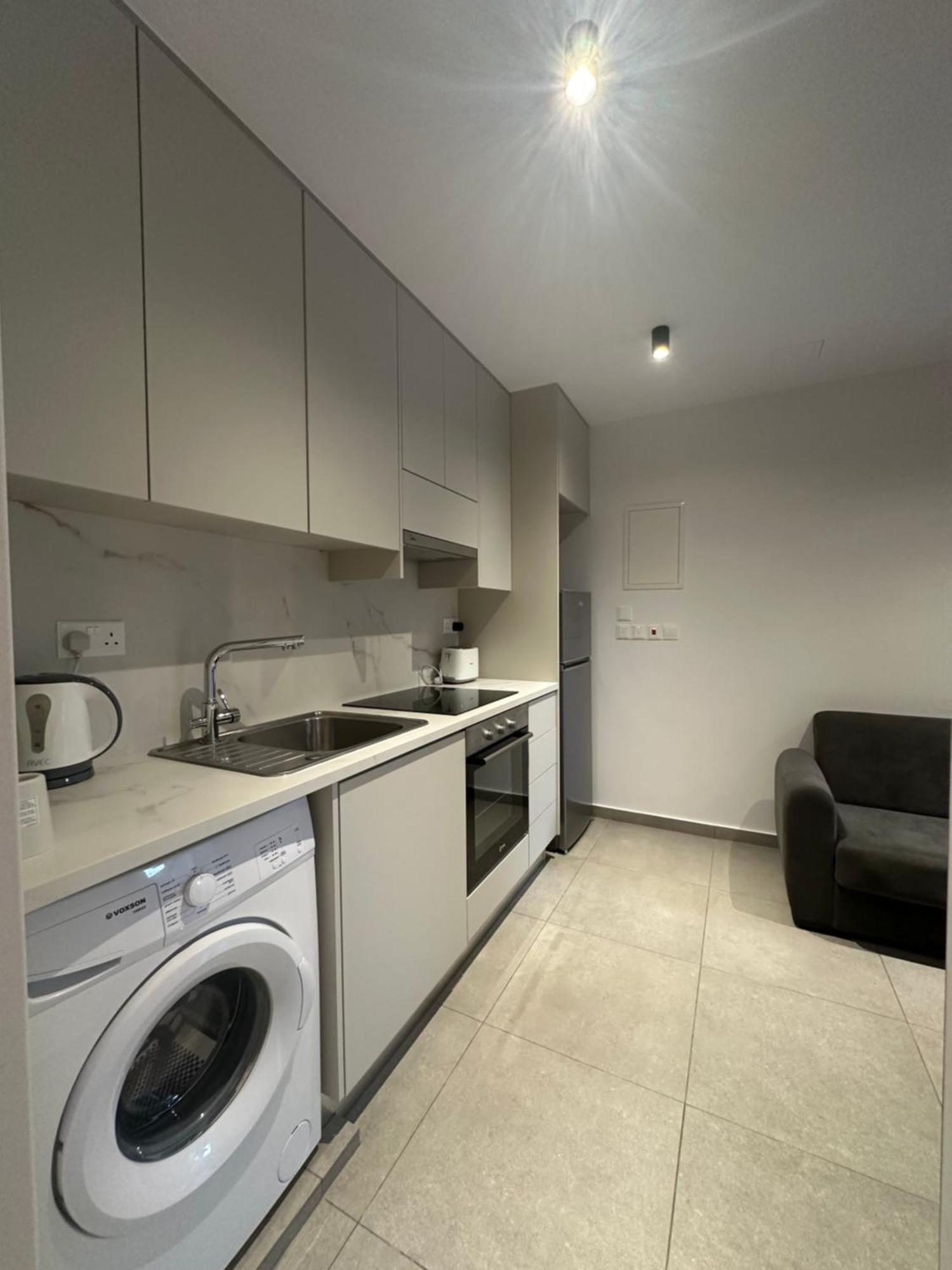 Royal Sunset Studios & Apartments 利马索尔 外观 照片
