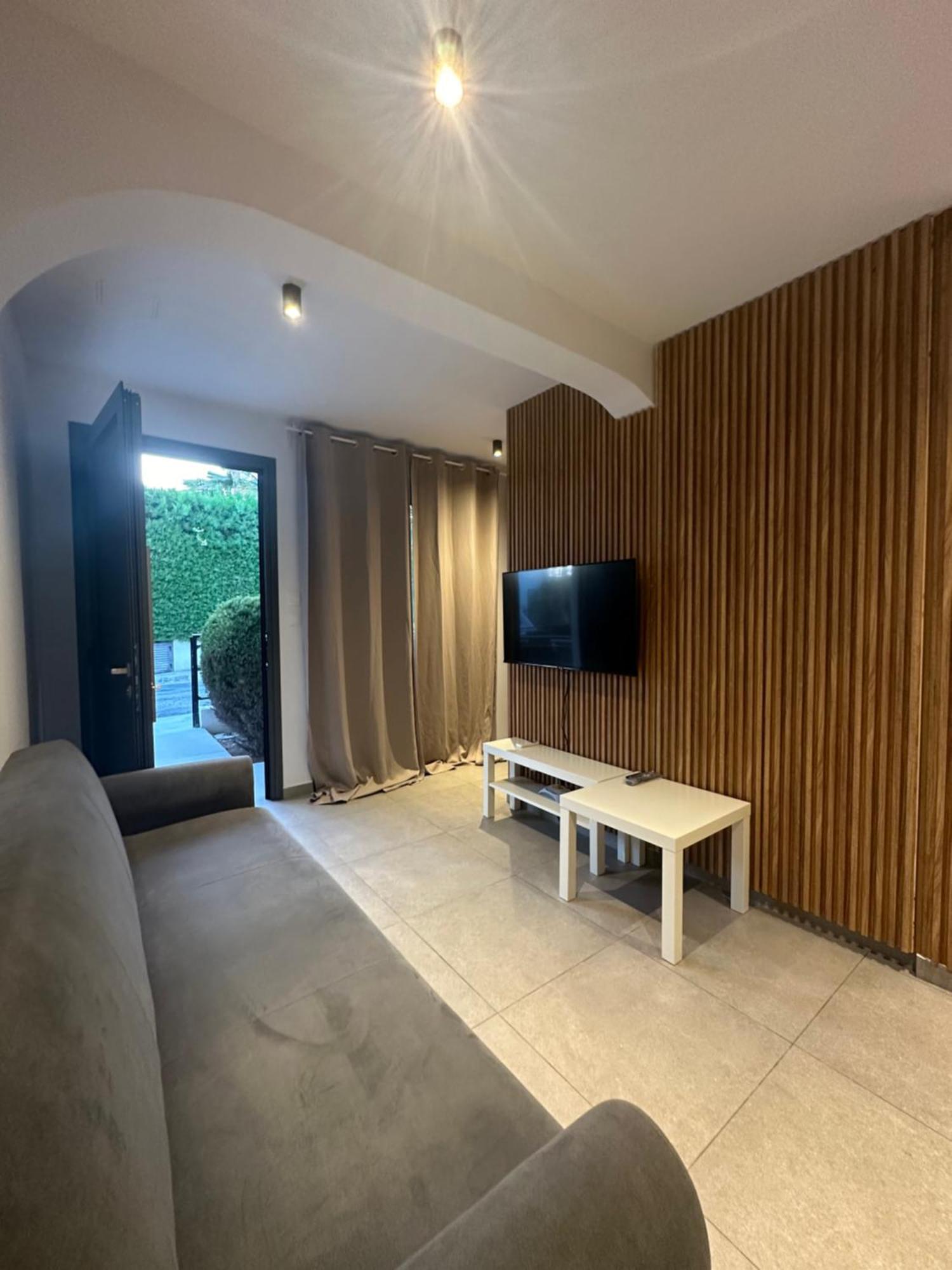 Royal Sunset Studios & Apartments 利马索尔 外观 照片