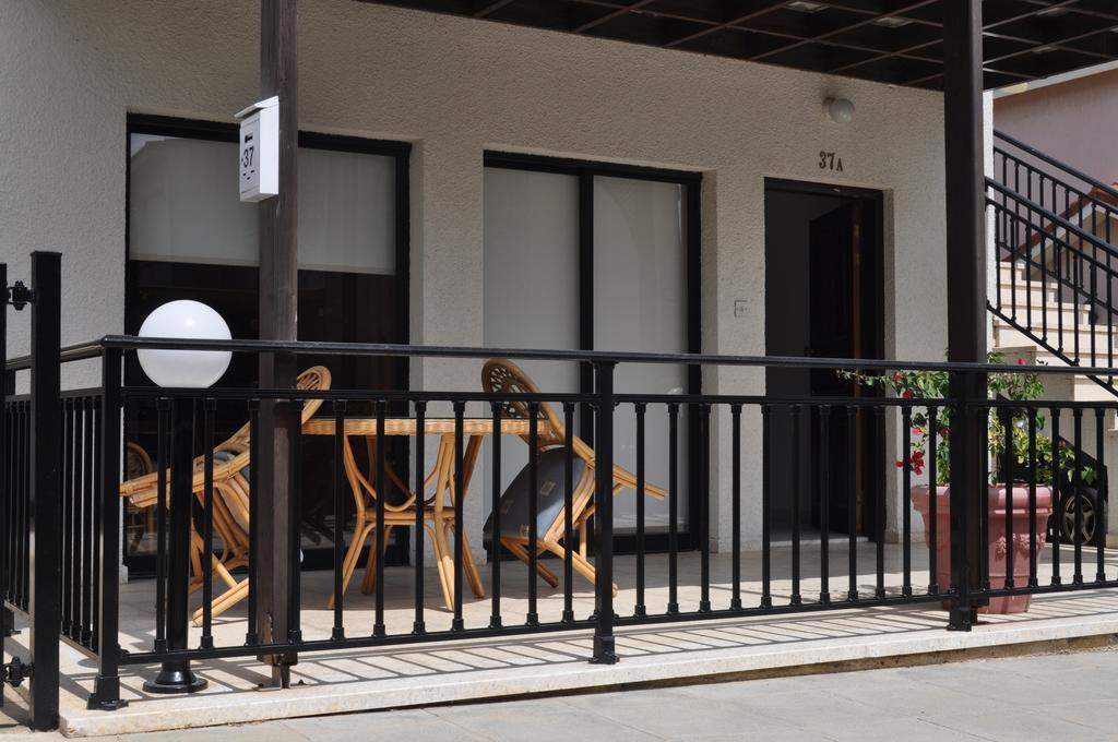 Royal Sunset Studios & Apartments 利马索尔 外观 照片