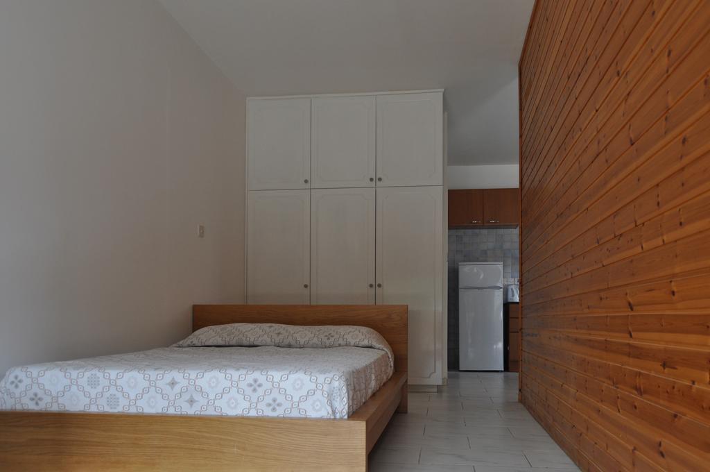 Royal Sunset Studios & Apartments 利马索尔 外观 照片