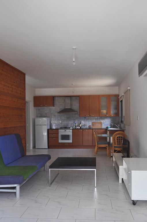 Royal Sunset Studios & Apartments 利马索尔 外观 照片